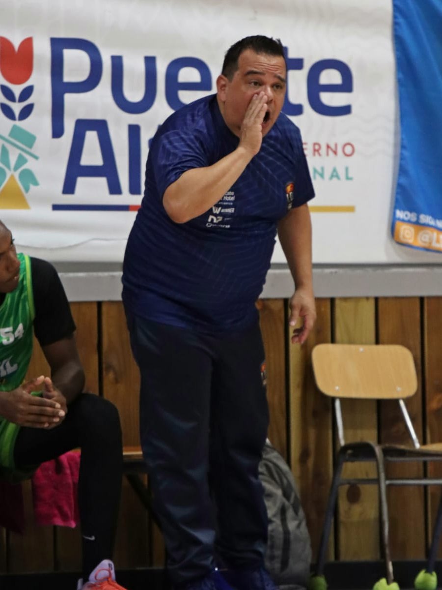 Thiago Camargo Neves Meza Sanchez, treinador principal Sub-18 Itapecerica da Serra