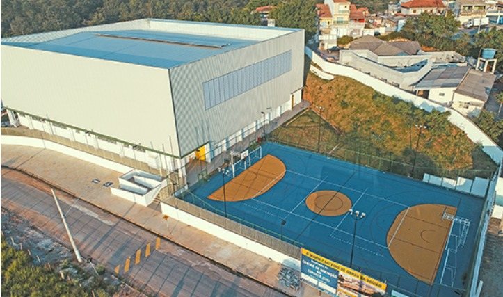 Vista aerea do CIE Colinas de Anhanguera, com ginasio e quadras externas